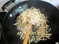 韭菜炒豆腐丝做法图解5)