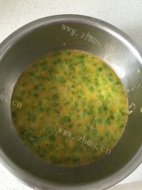美味营养的苦瓜鸡蛋饼做法图解3)