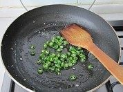 玉米粒炒肉泥做法图解6)