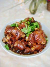 美味的黄豆焖猪手