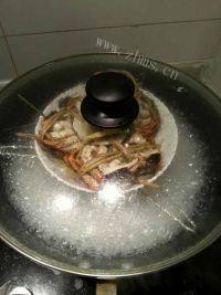 清蒸大闸蟹做法图解4)