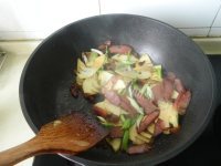 家常菜春笋炒腊肉做法图解11)