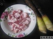 家常菜五花肉烧春笋做法图解1)