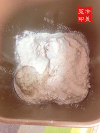 漂亮的枣泥麻花辫子面包做法图解8)