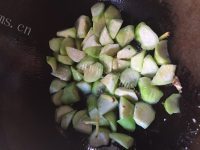 家常菜素炒丝瓜做法图解5)