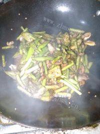 简单美味的豆角炒肉