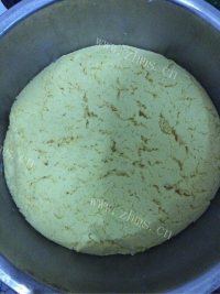 美味的玉米面窝头做法图解3)