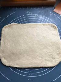 自制肉松面包卷做法图解8)