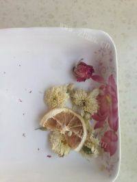 自制柠檬玫瑰花茶做法图解4)