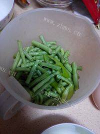 家常菜炒豆角做法图解2)