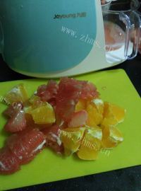 美味的葡萄柚柳橙汁做法图解2)