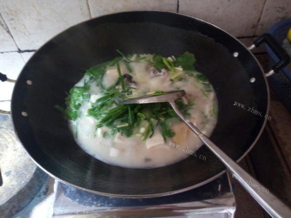 咸甜适中的鱼头豆腐汤