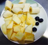 色味俱佳的水果奶昔做法图解2)