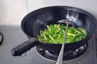「DIY美食」蒜薹炒肉做法图解6)