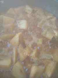营养丰富的茄子土豆炖肉做法图解8)