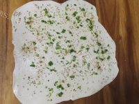 美味的芝麻香葱千层饼做法图解2)