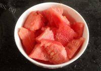 特色美食-鲜榨西瓜汁做法图解2)