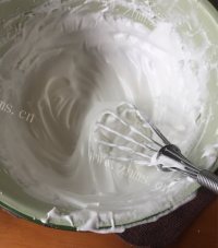 喷香的戚风蛋糕做法图解7)