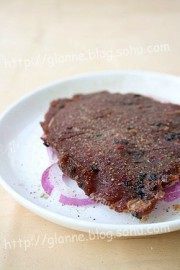 美味的黑胡椒烤牛排做法图解2)