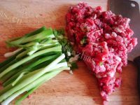 好吃的羊肉煎饺做法图解1)