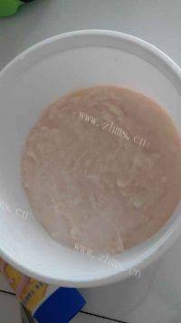 美味的草莓炼乳椰蓉奶糕做法图解3)