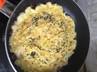 色香味浓的鸡蛋煎饼做法图解4)