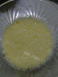 自制芒果戚风蛋糕做法图解3)