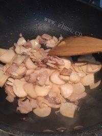 香气浓郁的杏鲍菇炒肉片做法图解6)