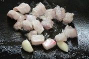 猪肉炒蘑菇做法图解3)