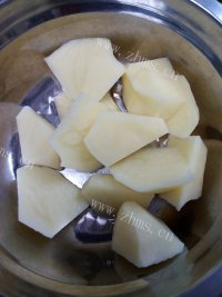 美味的茶香栗子鸡做法图解2)