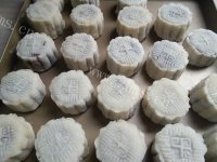 自制红豆沙冰皮月饼做法图解8)