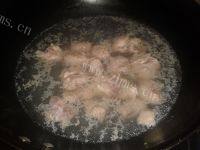 美味的排骨煲莲藕做法图解3)