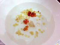 美味桃胶雪燕银耳羹做法图解2)