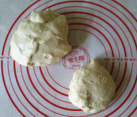 美味的卡仕达酱花式面包做法图解4)
