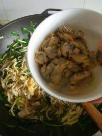 口感好的蛤肉豆腐皮小炒做法图解17)