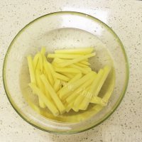 美味的肯德基炸薯条做法图解2)