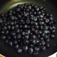 美味的蓝莓果酱做法图解4)