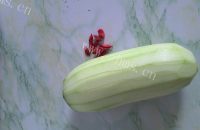 美味的瑶柱虾仁酿节瓜做法图解2)