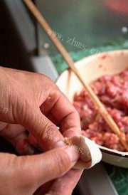 美味的酸辣馄饨做法图解3)