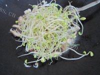 家常菜香菇炒豆芽做法图解9)
