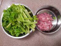 家常芹菜炒猪肉做法图解1)