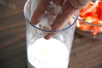 好喝的草莓奶昔思慕雪做法图解6)