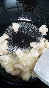 美味的干锅土豆做法图解3)