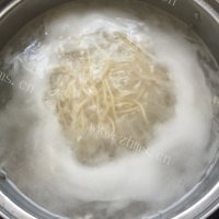 美味的肉丝炒面做法图解2)