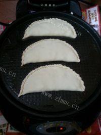 美味的韭菜盒子做法图解6)