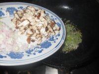 妈妈教我做卤肉饭做法图解7)