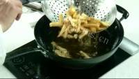 好吃的咸鱼茄子煲做法图解2)