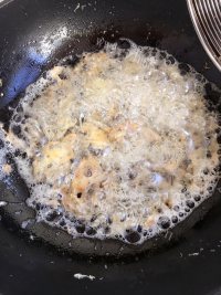色香味浓的炸小鱼做法图解3)