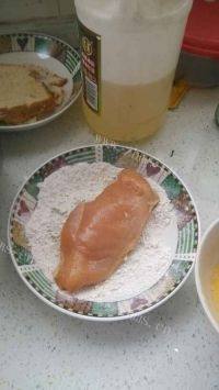 美味的炸鸡排做法图解3)