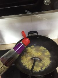 美味的玉米蛋花汤做法图解6)